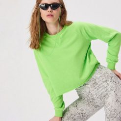 Krótka bluza basic - Zielony. Bluzy damskie Sinsay. Za 29.99 zł.