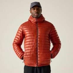 Męska pikowana kurtka Hurden. Brązowe kurtki męskie Regatta, m, bez wzorów, z poliamidu, sportowe, bez kaptura. Za 249.99 zł.