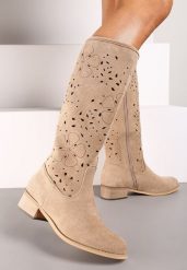 Ciemnobeżowe Kozaki na Płaskiej Podeszwie z Ażurowym Zdobieniem na Suwak Bralinda. Brązowe kozaki damskie Renee, bez obcasa, na obcasie. Za 179.99 zł.