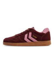 Damskie buty halowe Hummel Perfekt CL. Brązowe obuwie sportowe damskie Hummel, bez wzorów, z materiału, do piłki ręcznej. Za 256.50 zł.
