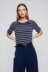 Bawełniana bluzka w paski granatowa. Bluzki damskie MOODO, bez wzorów, z bawełny, bez kołnierzyka, bez ramiączek. Za 59.99 zł.