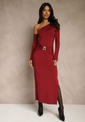 Bordowa Sukienka z Wiskozą Aplikacją Marszczeniem i Wywiniętym Dekoltem Reilenna. Czerwone sukienki damskie Renee, m, z aplikacjami, z wiskozy, bez kołnierzyka, bez ramiączek, maxi. Za 159.99 zł.