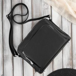 Listonoszka skórzana PAOLO PERUZZI Z-55-BLZ czarna. Czarne torby na ramię damskie Paolo Peruzzi, bez wzorów, z materiału, eleganckie, bez dodatków. Za 199.00 zł.