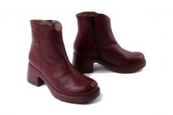 WONDERS E-7125 vino, botki damskie. Czerwone botki damskie Wonders, bez obcasa, bez zapięcia. Za 659.90 zł.