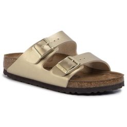 Klapki Birkenstock. Żółte klapki damskie Birkenstock, bez wzorów, bez obcasa. Za 319.99 zł.