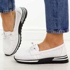 Białe ażurowe skórzane półbuty damskie S.Barski 7066. Białe półbuty damskie S.BARSKI, na jesień, w ażurowe wzory, z jeansu, casualowe, z okrągłym noskiem, bez obcasa, na płaskiej podeszwie, bez zapięcia. Za 239.00 zł.