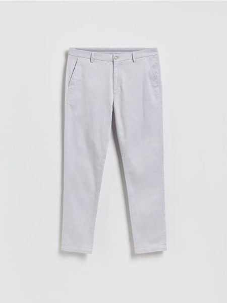 Spodnie chino slim - lawendowy. Fioletowe spodnie materiałowe męskie Reserved, bez wzorów, z bawełny. Za 159.99 zł.