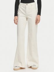 Guess Jeans Spodnie materiałowe W6RA0R WJ051 Kremowy Regular Fit. Białe jeansy damskie Guess Jeans, z aplikacjami, z bawełny. Za 395.99 zł.