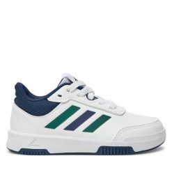 Sneakersy adidas. Białe półbuty dziewczęce Adidas, bez wzorów, sportowe, bez zapięcia. Za 139.99 zł.