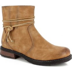 Botki zimowe "Jocia" w kolorze jasnobrązowym. Brązowe botki damskie Kimberfeel, z materiału, bez obcasa, bez zapięcia. W wyprzedaży za 263.95 zł.