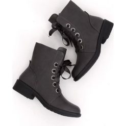 Botki sznurowane workery szare ZX2805 Grey. Szare botki damskie ButyModne, ze skóry ekologicznej, klasyczne, bez obcasa, na płaskiej podeszwie, bez zapięcia. W wyprzedaży za 99.00 zł.