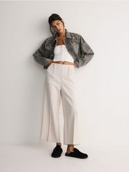 Spodnie culotte z wiskozą - beżowy. Brązowe spodnie materiałowe damskie Reserved, l, bez wzorów, z tkaniny. W wyprzedaży za 59.99 zł.