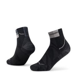Skarpety BUFF CoolNet Quarter. Czarne skarpety damskie Buff, bez wzorów, z elastanu. Za 109.99 zł.