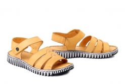 MANITU 910329-06 gelb, sandały damskie. Żółte sandały damskie Manitu, bez wzorów, ze skóry, bez obcasa, bez zapięcia. Za 269.90 zł.