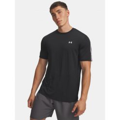 Koszulka męska Under Armour Tech Taping SS. Czarne buty sportowe męskie Under Armour, m, bez wzorów, bez kołnierzyka, bez ramiączek, na fitness i siłownię. Za 99.99 zł.