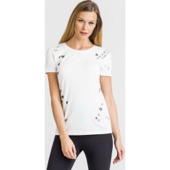 T-SHIRT LEVA Weekend Max Mara. Białe t-shirty damskie Weekend Max Mara, l, z aplikacjami, z materiału, bez kołnierzyka. Za 293.30 zł.