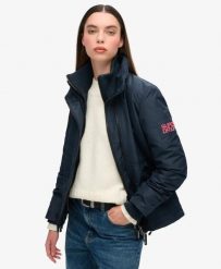 Superdry Kurtka Mtn Windbreaker damska z recyklingowanego poliestru. Niebieskie kurtki damskie Superdry., bez wzorów, z bawełny, bez kaptura. Za 410.45 zł.
