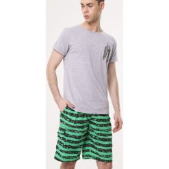 Zielone Szorty Stratification. Zielone spodnie materiałowe męskie Born2be, l, bez wzorów. Za 24.99 zł.