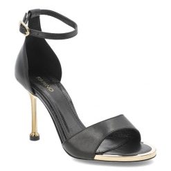 Sandały damskie Karino, cholewka ze skóry naturalnej na smukłej metalicznej szpilce z regulowanym paskiem wokół kostki i minimalistycznym paskiem z p. Czarne klapki damskie Karino, bez wzorów, ze skóry, bez obcasa, na obcasie, bez zapięcia. Za 467.90 zł.