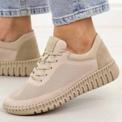 Beżowe skórzane półbuty damskie T.Sokolski 2501. Brązowe półbuty damskie Sokolski, na jesień, bez wzorów, z jeansu, casualowe, z okrągłym noskiem, bez obcasa, na płaskiej podeszwie, bez zapięcia. Za 269.00 zł.