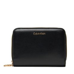 Portfel Calvin Klein. Czarne portfele damskie Calvin Klein, bez wzorów. Za 209.99 zł.