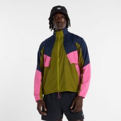 Kurtka męska New Balance MJ61U1I9AAN – zielona. Zielone kurtki męskie New Balance, m, bez wzorów, z materiału, sportowe, bez kaptura. Za 599.99 zł.