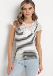 Biało-Czarny Bawełniany T-shirt z Prążkowanej Dzianiny Ozdobiony Koronką Liasilo. Białe bluzki damskie Born2be, m, bez wzorów, z bawełny, bez kołnierzyka. Za 39.99 zł.