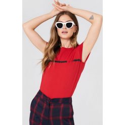 NA-KD T-shirt J'adore - Red. Czerwone t-shirty damskie NA-KD, z nadrukiem, z bawełny. W wyprzedaży za 51.07 zł.