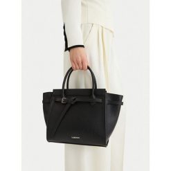 Torebka Lasocki. Czarne torebki do ręki damskie Lasocki, bez wzorów, klasyczne, bez dodatków. Za 219.99 zł.