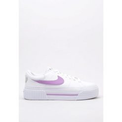 Buty do chodzenia damskie Nike DM7590101. Fioletowe obuwie sportowe damskie Nike, bez wzorów, z materiału, trekkingowe. W wyprzedaży za 511.25 zł.