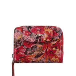 Czerwony damski portfel skórzany BajuBaj – połączenie stylu, jakości i funkcjonalności PD1255s137. Czerwone portfele damskie bez wzorów, ze skóry. Za 143.65 zł.