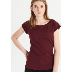 T-shirt basic - Bordowy. Czerwone t-shirty damskie Sinsay. Za 9.99 zł.