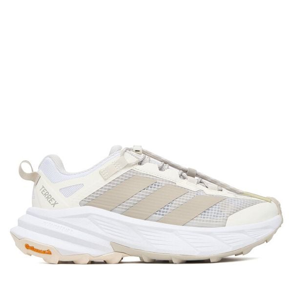 Trekkingi adidas. Białe obuwie sportowe damskie Adidas, trekkingowe, gore-tex. Za 649.99 zł.