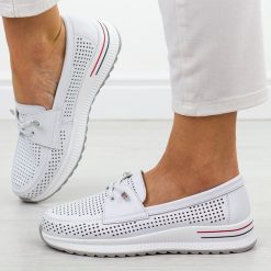 Białe ażurowe skórzane półbuty damskie Cambell 07302. Białe półbuty damskie Cambell, na jesień, w ażurowe wzory, z jeansu, biznesowe, bez obcasa, na płaskiej podeszwie, bez zapięcia. Za 219.00 zł.