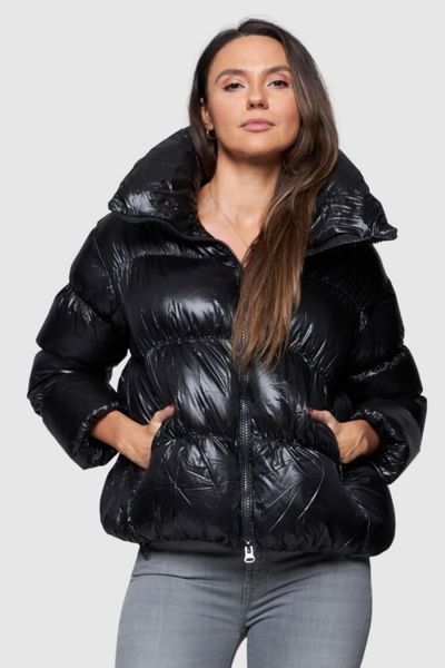 HETREGO Czarna damska krótka kurtka puchowa Ila, Rozmiar 38 EU - 42 IT. Czarne kurtki damskie HETREGO, s, bez wzorów, z puchu, bez kaptura. W wyprzedaży za 799.99 zł.