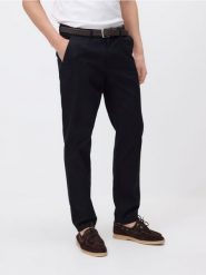 Spodnie chino slim z paskiem - czarny. Czarne spodnie materiałowe męskie Reserved, bez wzorów, z bawełny. Za 169.99 zł.