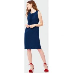 Elegancka sukienka z koronką. Szare sukienki damskie Greenpoint, bez wzorów, z koronki, eleganckie, bez kołnierzyka, bez ramiączek. Za 79.99 zł.