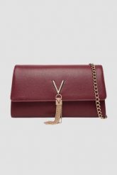 VALENTINO Bordowa kopertówka Pochette. Czerwone kopertówki damskie Valentino by Mario Valentino, bez wzorów, eleganckie, bez dodatków. W wyprzedaży za 188.99 zł.