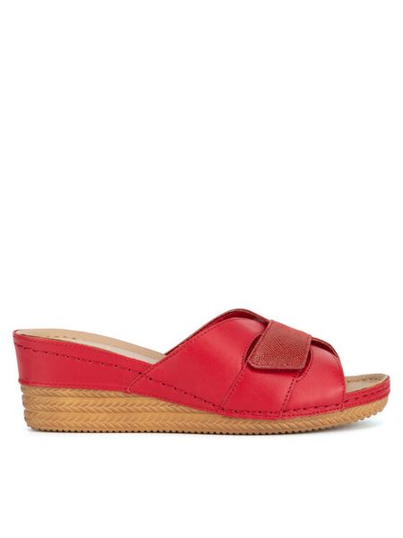 Go Soft Klapki ARC-2309-07 Czerwony. Czerwone klapki damskie GO SOFT, bez wzorów, ze skóry, bez obcasa. Za 103.99 zł.