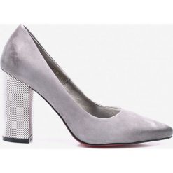 Carinii - Szpilki. Szare szpilki damskie Carinii, z materiału. W wyprzedaży za 239.90 zł.