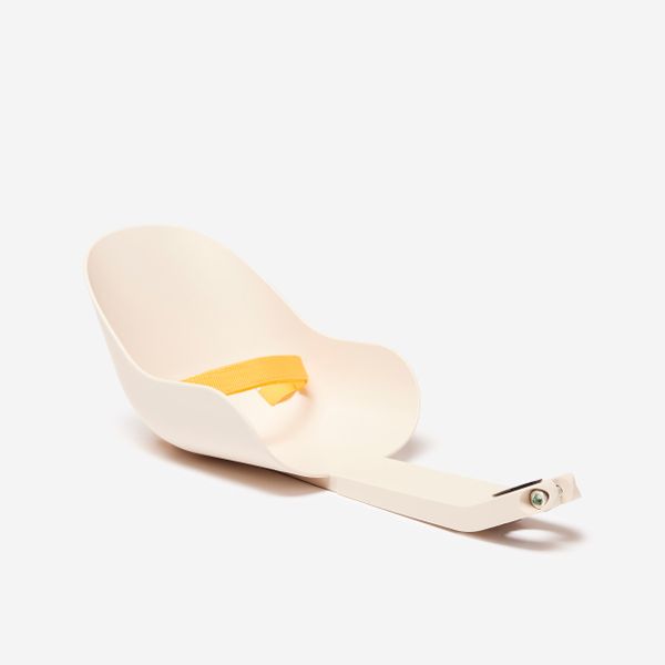 Fotelik rowerowy na zabawkę dla dzieci Btwin. Brązowe torby i plecaki dziecięce B'TWIN. Za 59.99 zł.