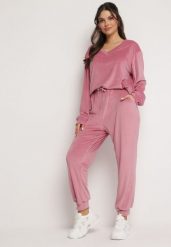 Różowy Welurowy Komplet Dresowy Bluza z Trójkątnym Dekoltem i Spodnie z Kieszeniami Onchia. Czerwone bluzy damskie Born2be, l, bez wzorów, z dresówki, bez kaptura. Za 99.99 zł.