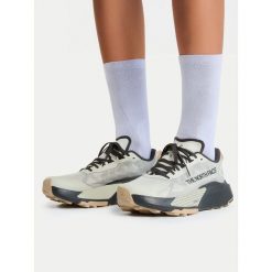 Buty do biegania The North Face. Szare buty sportowe męskie The North Face, bez zapięcia, do biegania. Za 649.99 zł.