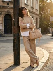 Sweter z koszulową wstawką - beżowy. Brązowe swetry damskie Sinsay, l, bez wzorów, bez kołnierzyka, bez ramiączek, bez kaptura. Za 69.99 zł.