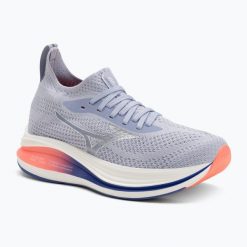 Buty do biegania damskie Mizuno Neo Zen icelandic blue/silver/striking coral. Niebieskie obuwie sportowe damskie Mizuno, bez wzorów, z gumy, do biegania. Za 609.99 zł.