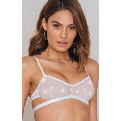 Andrea Hedenstedt x NA-KD Biustonosz z podwójnym zapięciem Star - White. Biustonosze marki Andrea Hedenstedt x NA-KD. W wyprzedaży za 30.28 zł.