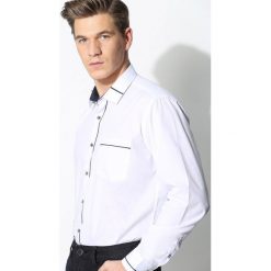 Biała Koszula Modern Line. Białe koszule męskie marki Born2be, z klasycznym kołnierzykiem, z długim rękawem. Za 39.99 zł.
