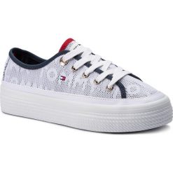 Tenisówki TOMMY HILFIGER - Jacquard Flatform Sneaker FW0FW04071 White 100. Białe półbuty damskie Tommy Hilfiger, bez wzorów, z gumy, bez obcasa, na płaskiej podeszwie, bez zapięcia. W wyprzedaży za 209.00 zł.