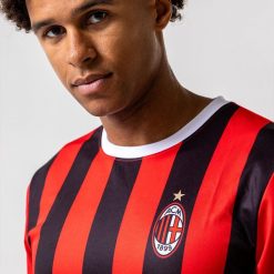 Koszulka domowa AC Milan - rozmiar L. Czarne koszulki sportowe męskie AC MILAN, l, bez wzorów, bez kołnierzyka, bez ramiączek, do piłki nożnej. Za 223.27 zł.