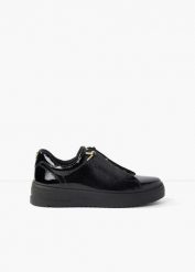 Sneakersy Marco Tozzi w lakierowanej optyce. Czarne obuwie sportowe damskie bonprix, bez wzorów. Za 249.99 zł.